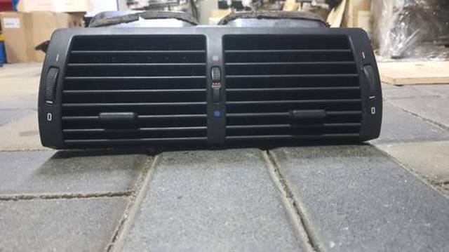 Решітка повітроводу 64228402221 BMW