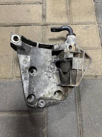 Кронштейн компресора кондиціонера 64557794174 BMW