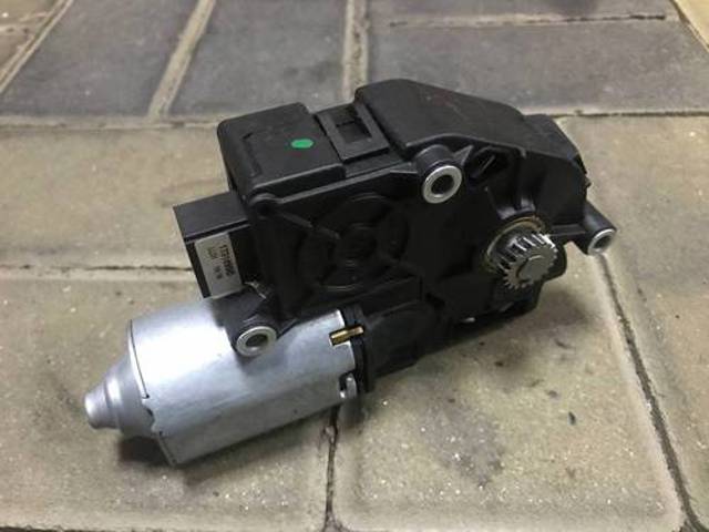 Двигун приводу люка 67617316535 BMW