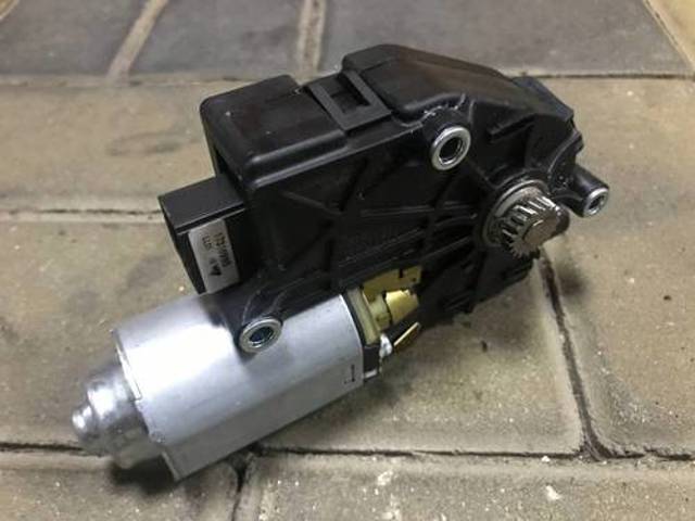 Двигун приводу люка 67617316536 BMW