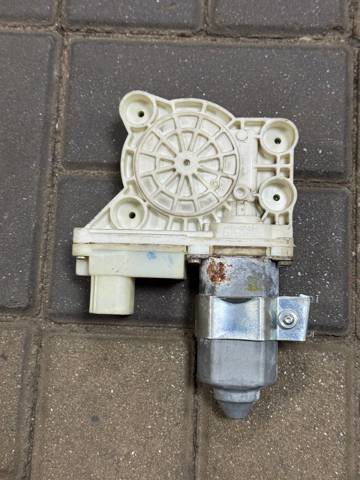 Мотор склопідйомника дверей передніх, правих 67628382002 BMW