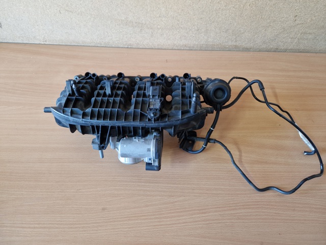 Колектор впускний 06L133201ES VAG