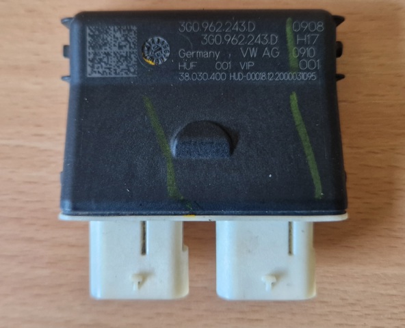 Блок управління відкриття кришки багажника 3G0962243D VAG