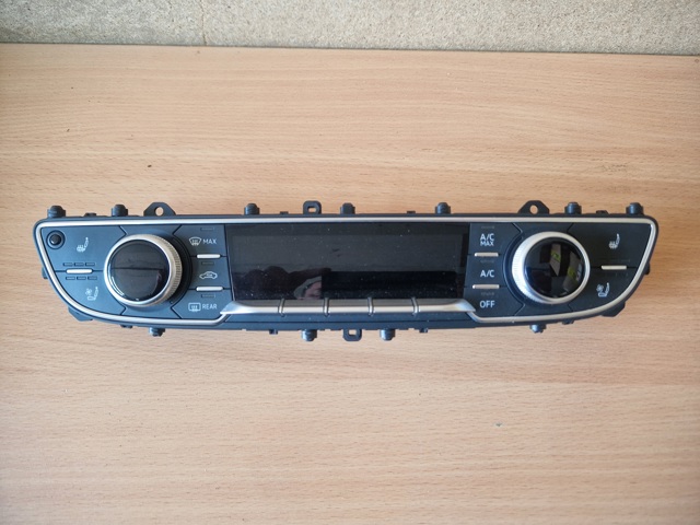 Блок управління кондиціонером 4M0820043AB VAG