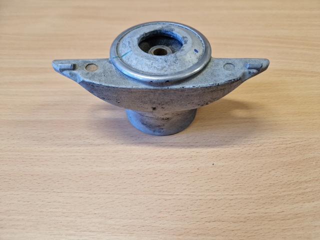 Опора амортизатора заднього 80A513353 VAG