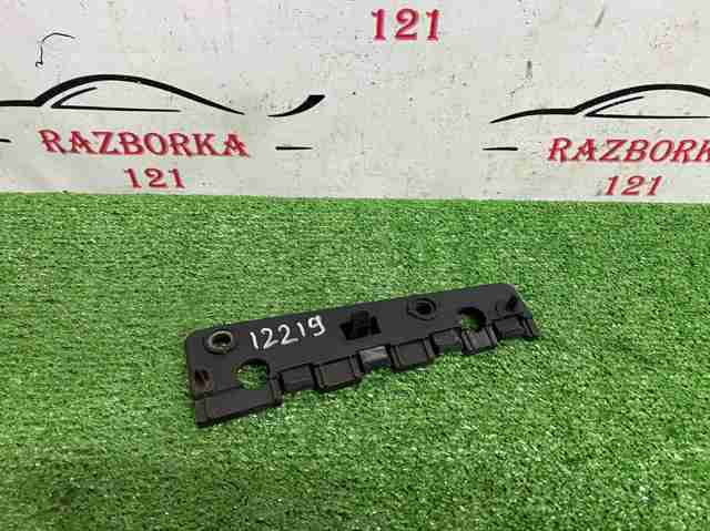Кронштейн зовнішньої накладки порога правого 31448917 VOLVO
