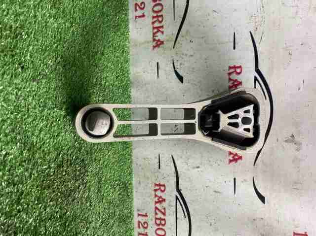 Подушка (опора) двигуна, права верхня 31682684 VOLVO