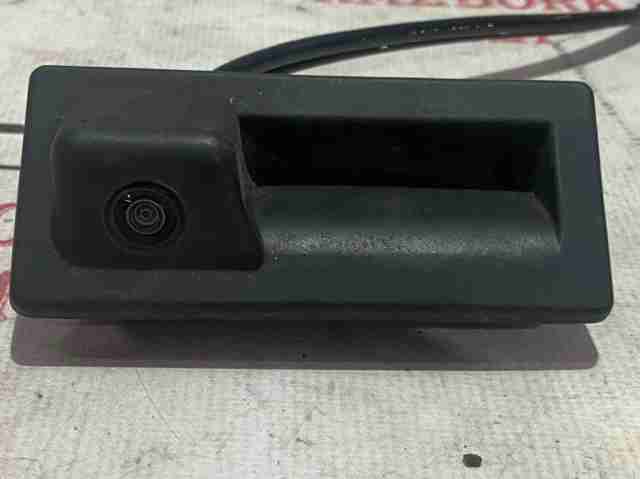 Кнопка приводу замка третіх/ п'ятих дверей 3V0827566C VAG