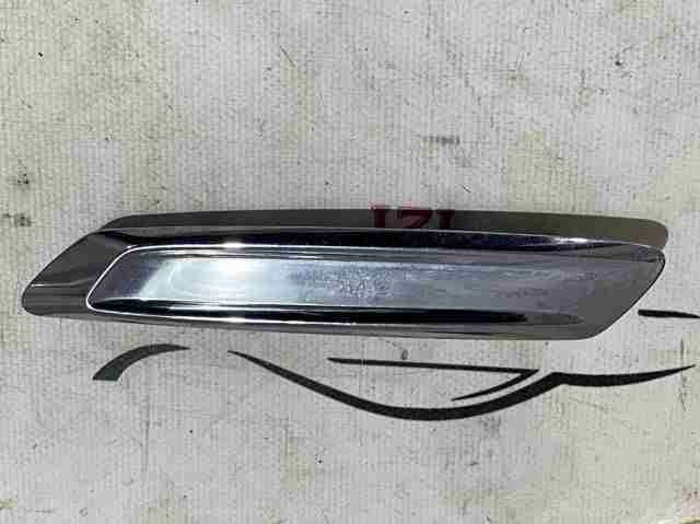 Накладка переднього правого крила 51137336646 BMW