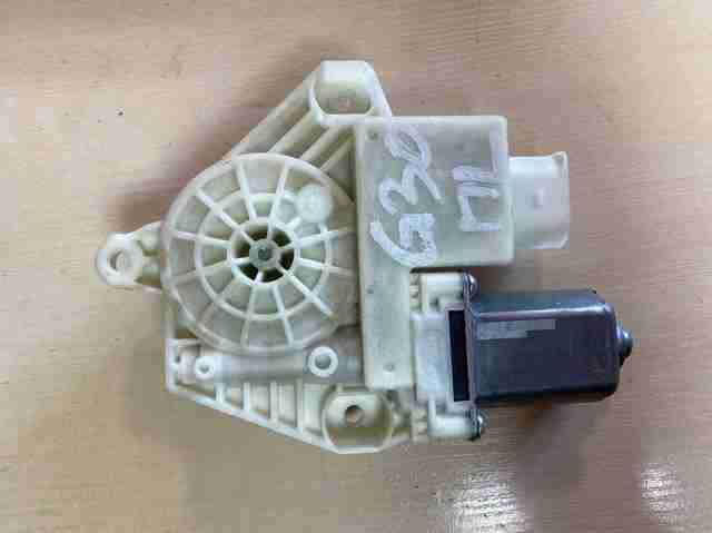 Двигун склопідіймача двері передньої, лівої 61355A5C894 BMW