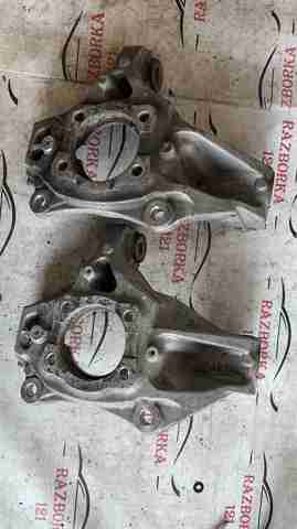 Кулак поворотний передній правий 68080868AB CHRYSLER