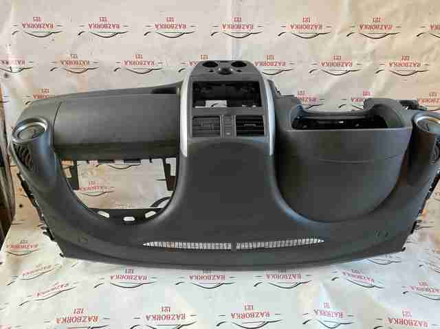 Передня панель 682003WC0A NISSAN