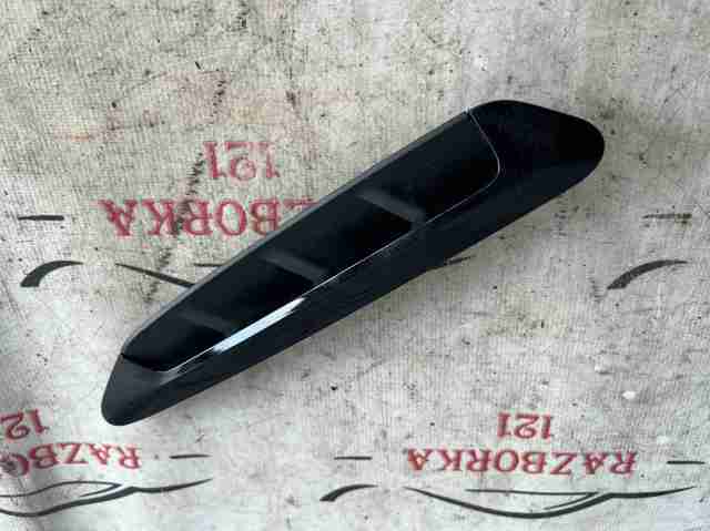 Накладка переднього правого крила 8064806 BMW