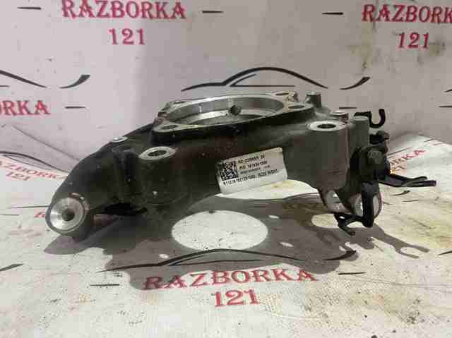 Кулак поворотний правий 80A505432G VAG