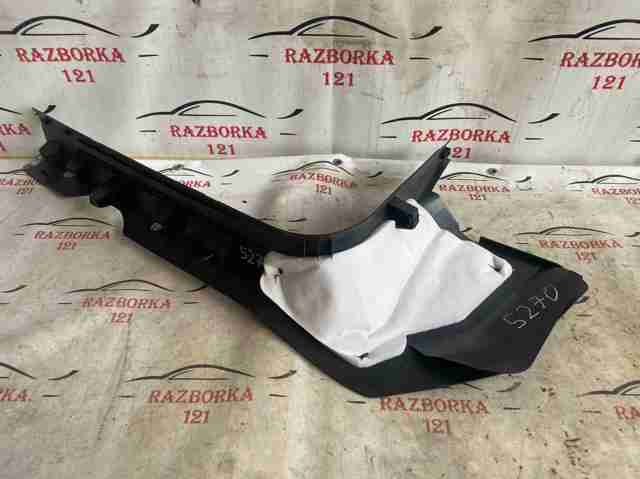Обшивка стійки кузова внутрішня, передня права 80B867272C VAG