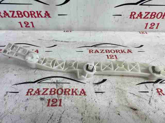 Кронштейн бампера заднього, правий 852205RB0A NISSAN