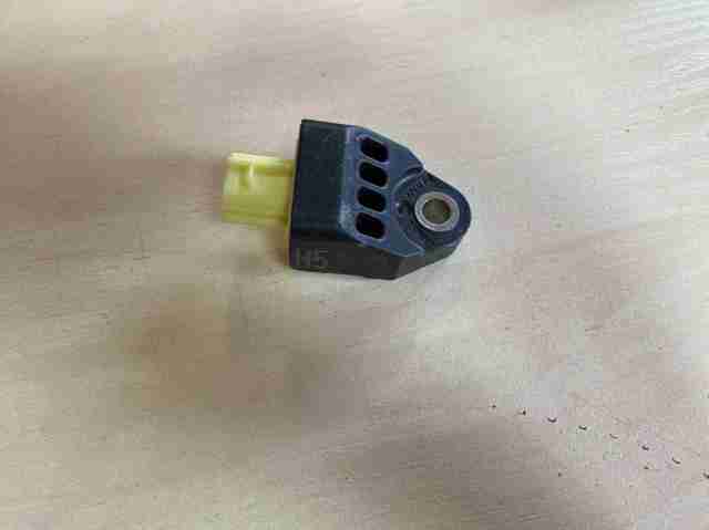 Датчик AIRBAG передній 8983133050 TOYOTA