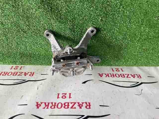 Опора кпп 8W0399156 VAG