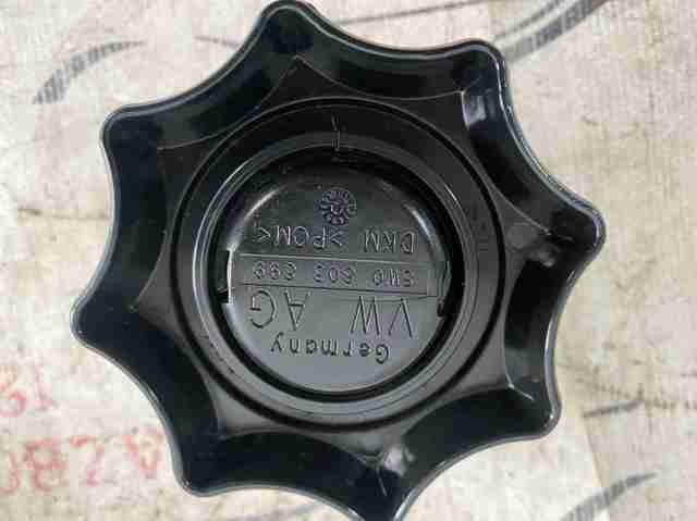 Болт кріплення запасного колеса 8W0803899 VAG