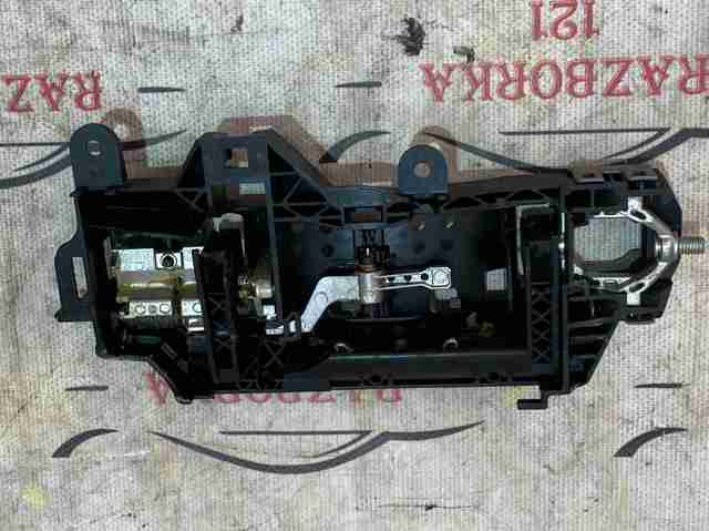 Тримач зовнішньої ручки дверей, задніх лівих 8W0837811A VAG