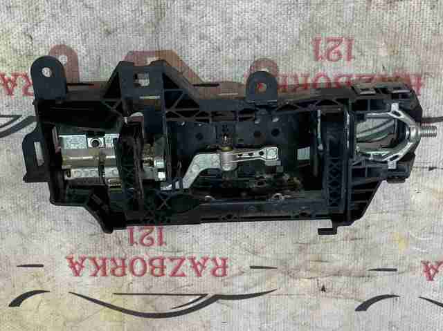 Тримач зовнішньої ручки дверей, передньої лівої 8W1837811A VAG