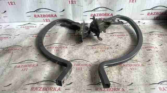 Деталі багажника (петлі і упор кришки) DP5Z5442700A FORD