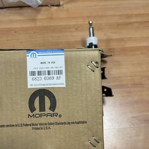 Стійка передня права 5168588AE CHRYSLER