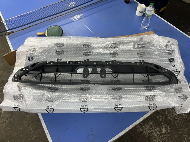 Кронштейн решітки радіатора 8W0807233C VAG
