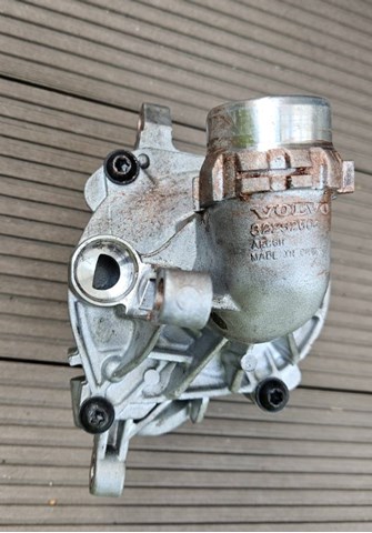 Помпа водяна, (насос) охолодження 32252604 VOLVO