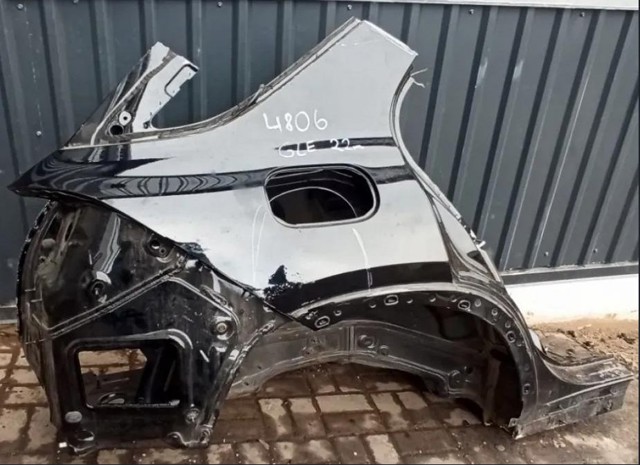 Крило заднє праве A1676303403 MERCEDES