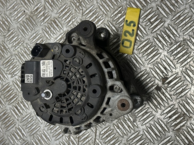 Генератор автомобільний 04C903023L VAG