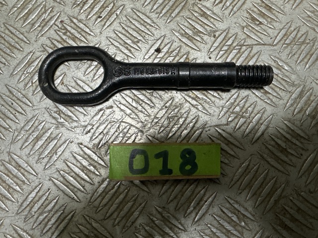 Крюк буксирувальний передній 1T0805615A VAG