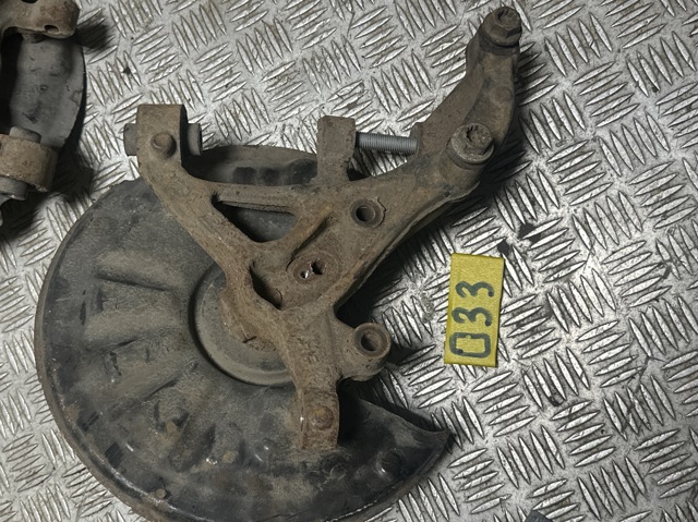 Кулак поворотний правий 5QM505436 VAG