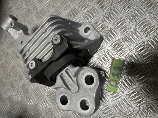 Подушка (опора) двигуна, ліва 68164709AF CHRYSLER