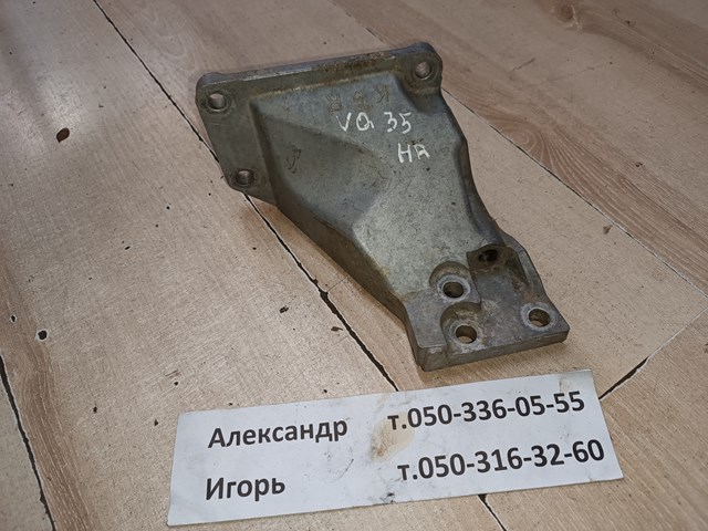 Кронштейн подушки (опори) двигуна, правої 11232AF801 NISSAN