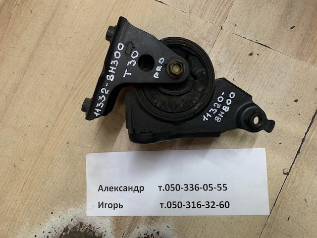 Кронштейн подушки (опори) двигуна, задньої 113328H300 NISSAN