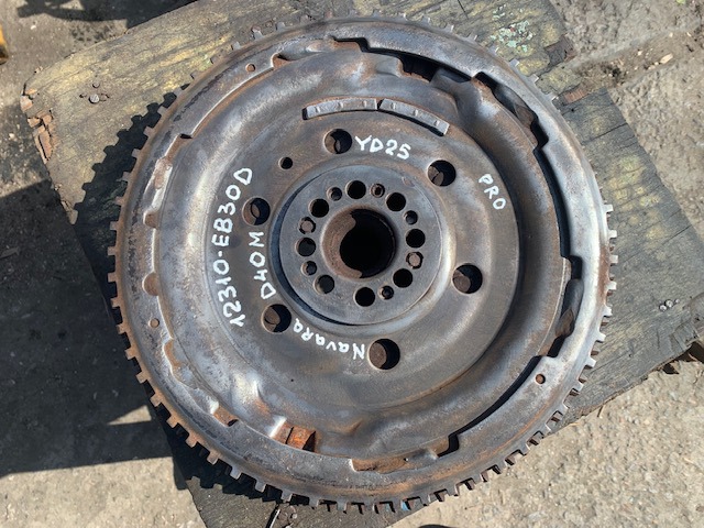 Маховик двигуна 12310EB30D NISSAN
