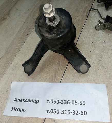 Права опора двигуна 1236228100 TOYOTA