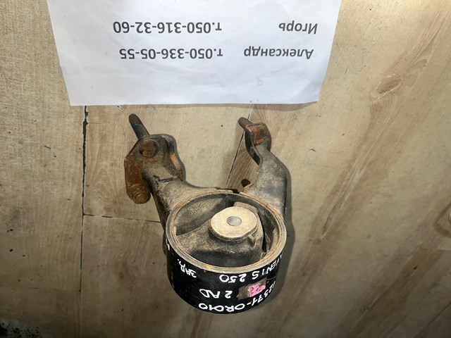 Опора двигуна задня 123710R010 TOYOTA