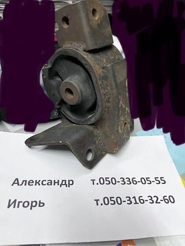 Ліва подушка двигуна 1237222020 TOYOTA