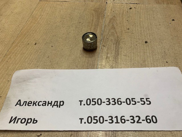 Штовхач клапанів двигуна 13231BN300 NISSAN