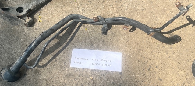 Патрубок бака, до заливної горловини 17221JG000 NISSAN