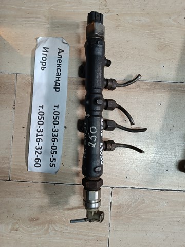 Рампа форсунок системи упорскування палива 2381027030 TOYOTA