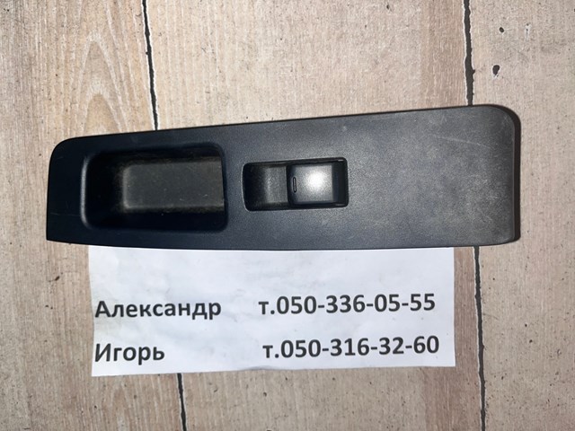 Кнопка вмикання двигуна склопідіймача передня права 25411JG000 NISSAN