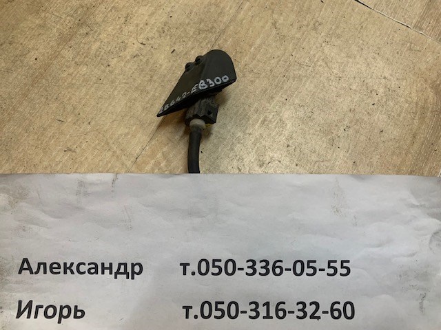 Форсунка омивача фари передньої, лівої 28642EB300 NISSAN