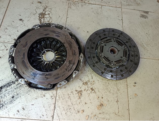 Диск зчеплення ведений 30100EB30A NISSAN