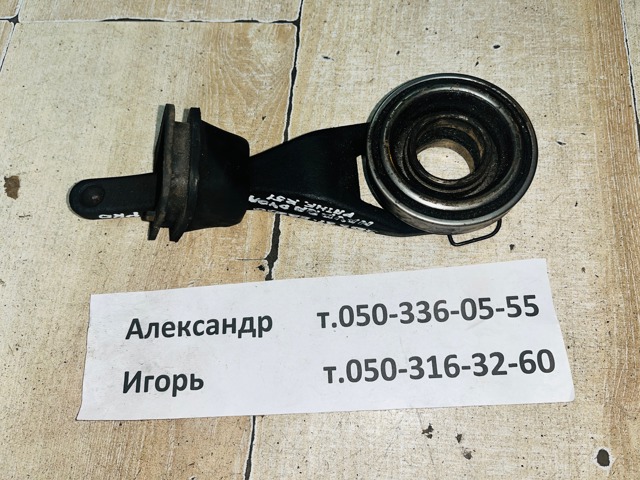 Вилка вимикання зчеплення 30531EB300 NISSAN