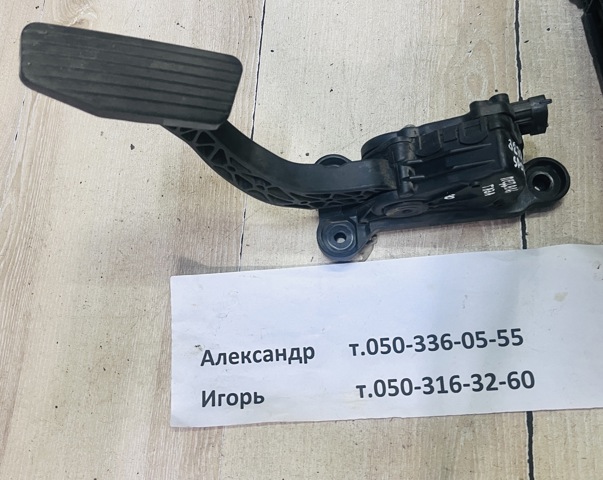 Педаль акселератора 327001F300 HYUNDAI