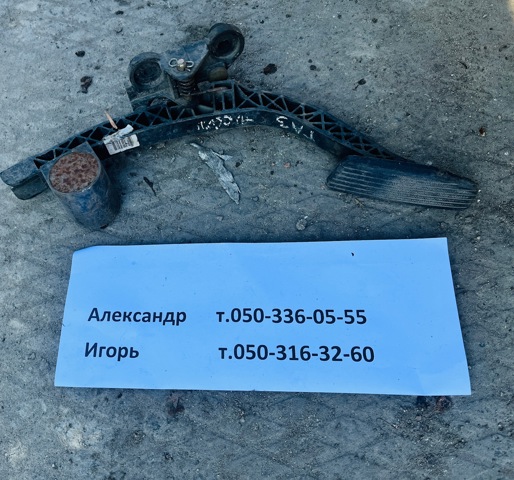 Підаль газу 327002E200 HYUNDAI