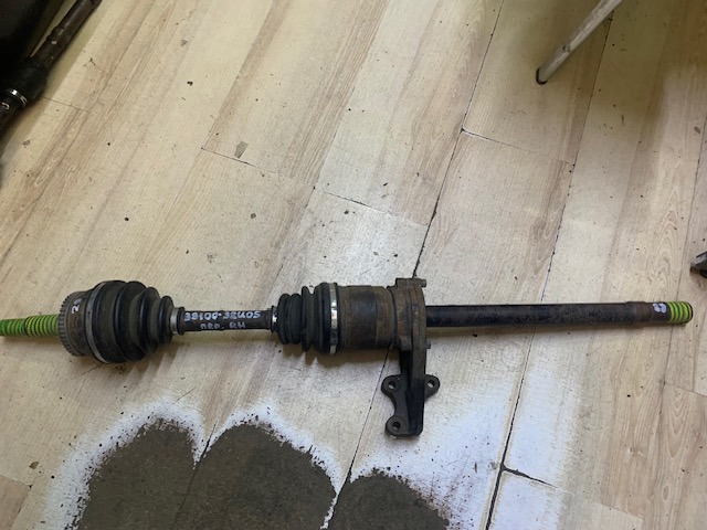 Привід правий 3910032U05 NISSAN